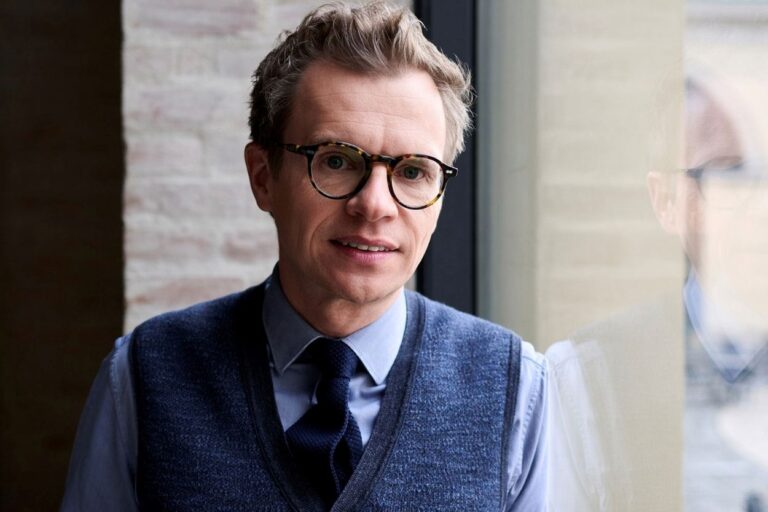 Dr. Dr. Ruben Stelzner – Auf der Suche nach den zeitlosen Prinzipien unserer Welt Dr. Dr. Ruben Stelzer im Fokus